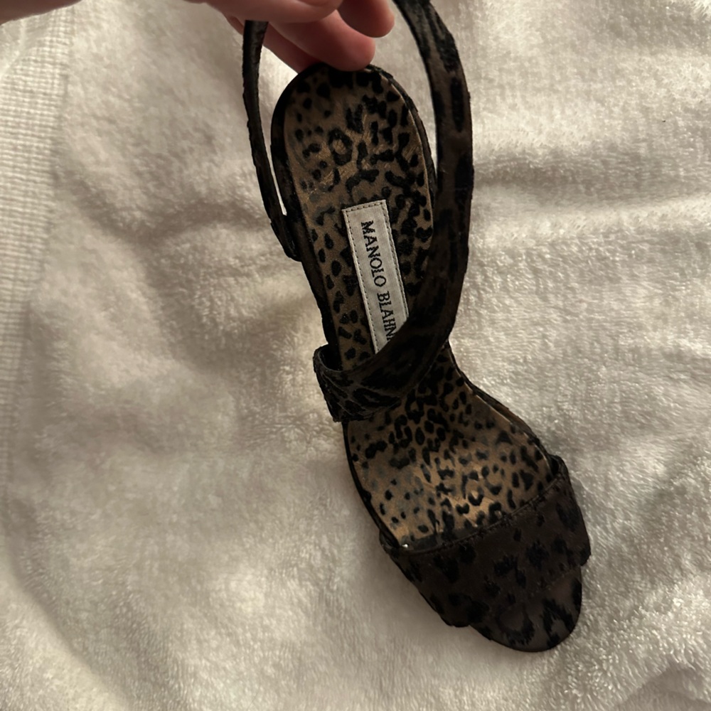 NO SOLD!!!! Re-posh Manolo Blahnik 90s leopard heels, excellent used condition
